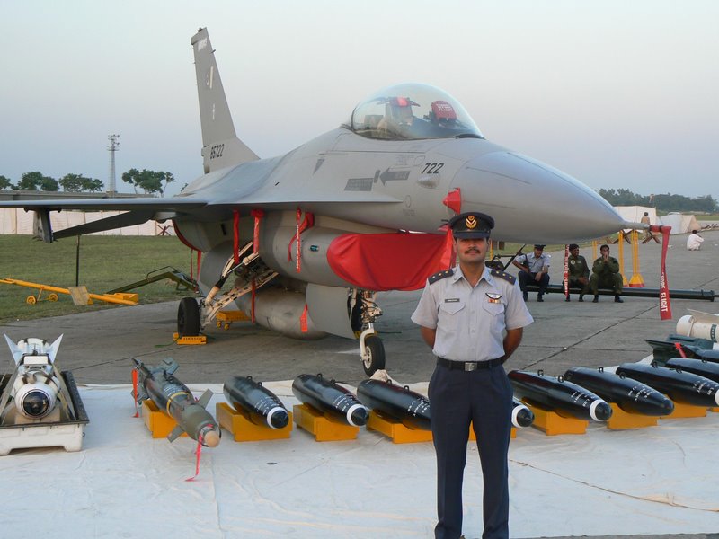 F16 with load.jpg