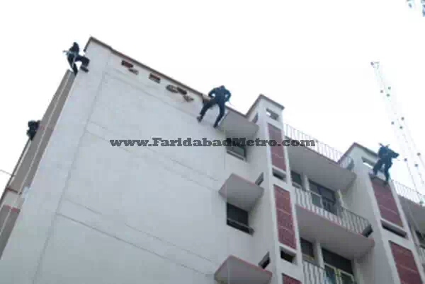 faridabad_news_metro_june_29_2012_haryana_police_commando_mock_drill_sector_31_02.jpeg