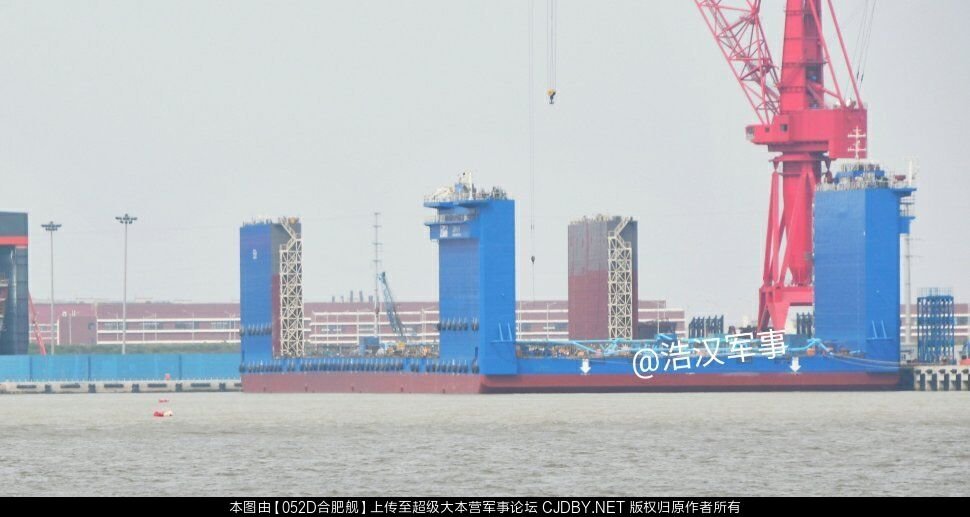 floating platform has been outfitted at the Xingang (Newport) basin quay May 2020 #02.jpeg