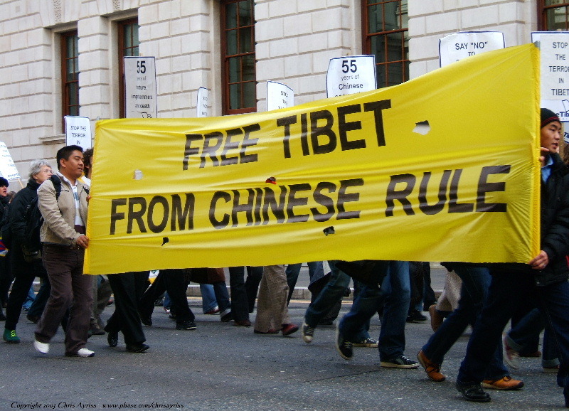 free-tibet-protest-london1 (1).jpg