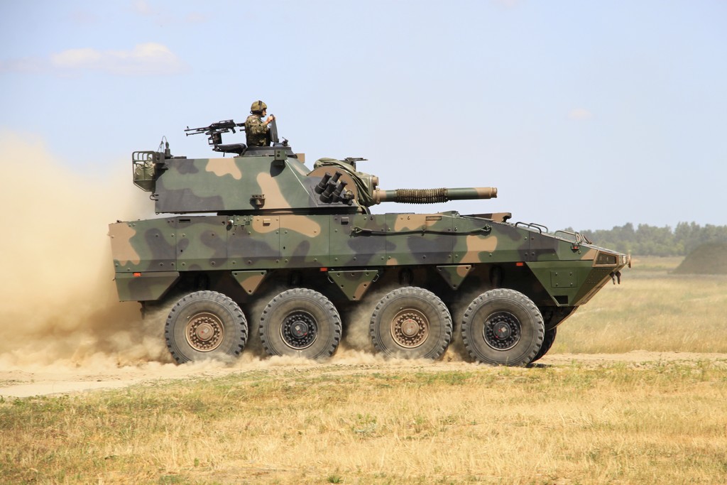 Gen bajwa visiting Poland (06-20-2018) 8079 KTO-Rosomak IFV.jpg