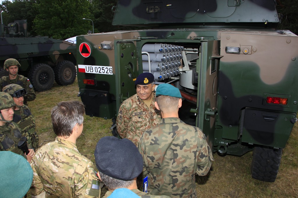 Gen bajwa visiting Poland (06-20-2018) 8087 KTO-Rosomak IFV.jepg.jpg