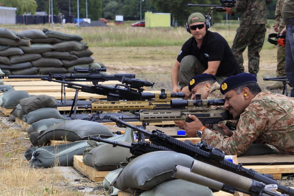 Gen bajwa visiting Poland (06-20-2018) 8093.jpg