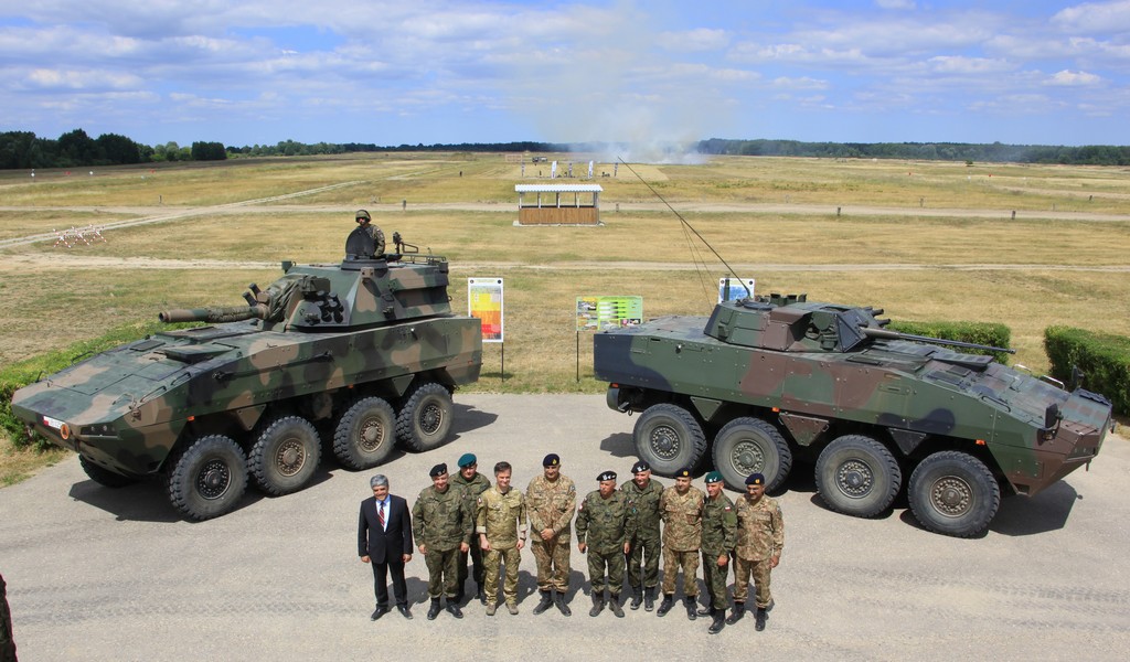 Gen bajwa visiting Poland (06-20-2018).jpg