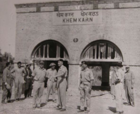 General Mohammad Musa Khan at Khem Karan Railway Station.jpg