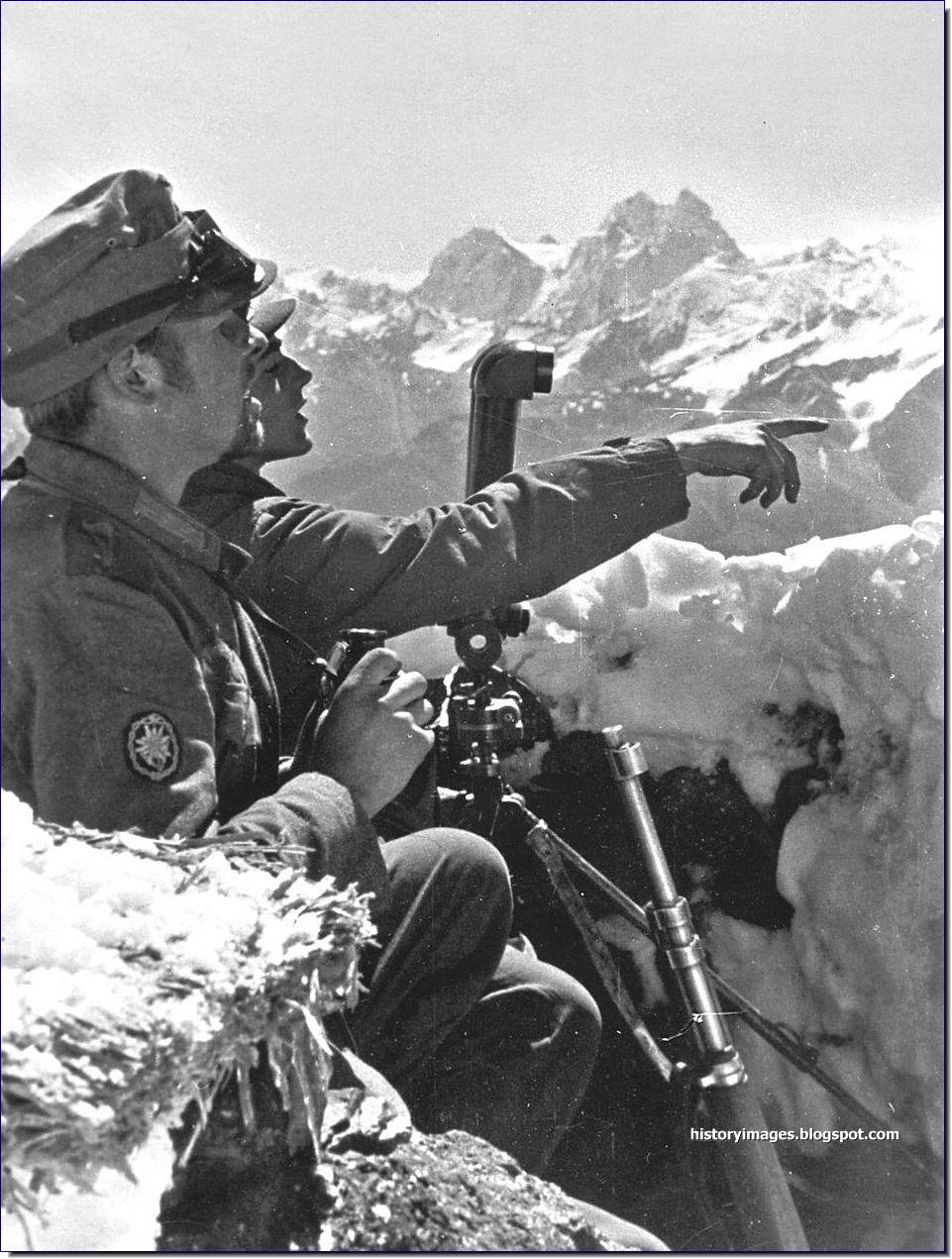 german-occupation-eastern-front-ww2-north-caucasus-1941-1943-german-scouts-lookout[1].jpg