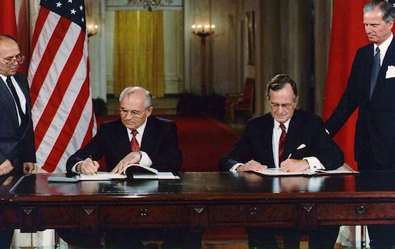 Gorbachev_Bush_19900601[1].jpg