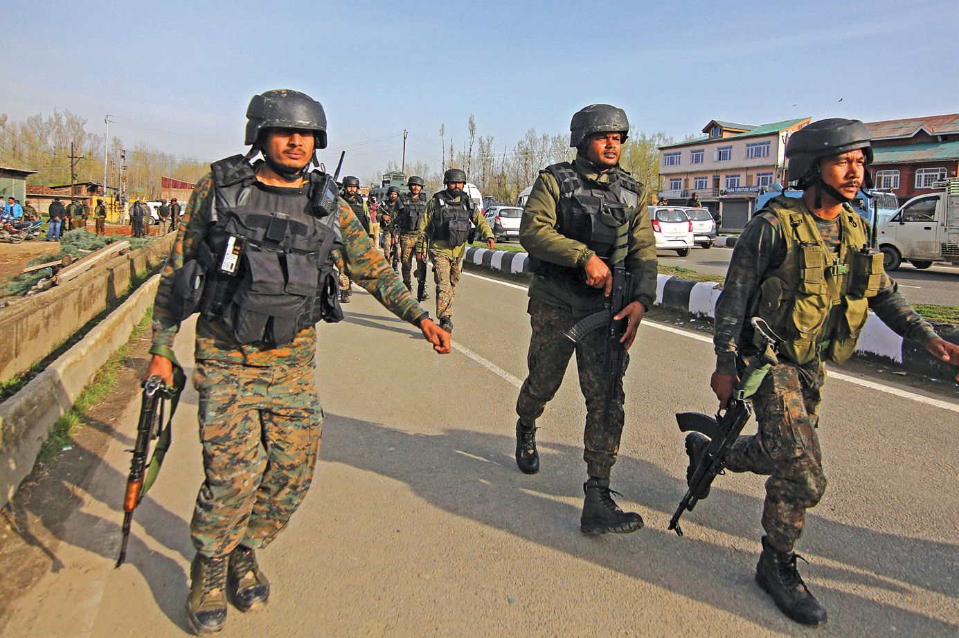 Government-forces-arrive-at-the-site-of-the-attack-in-Srinagar.jpg