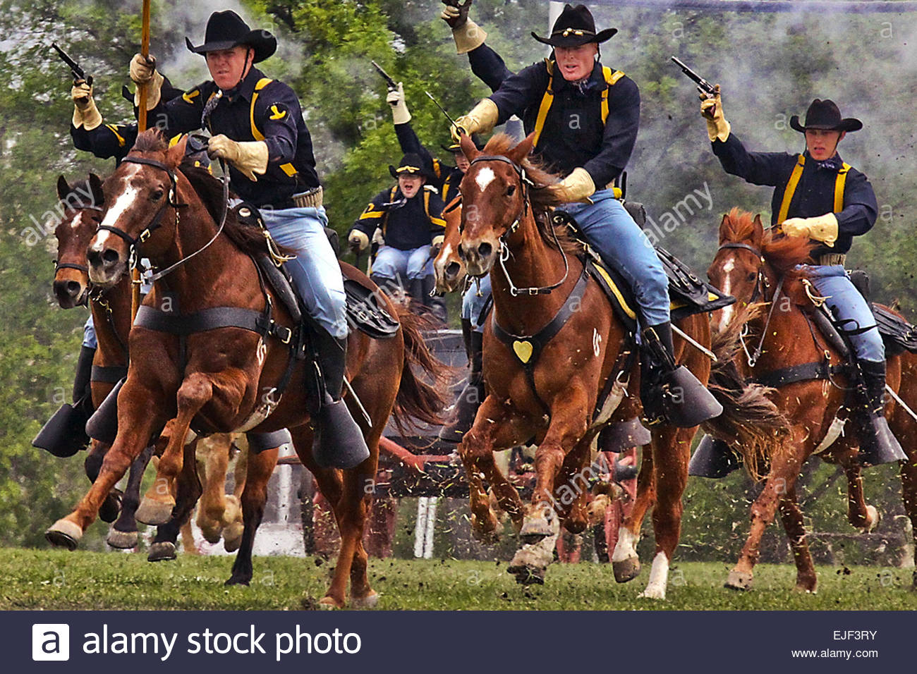 gunpowder-and-dirt-fly-as-the-1st-cavalry-division-horse-detachment-EJF3RY.jpg