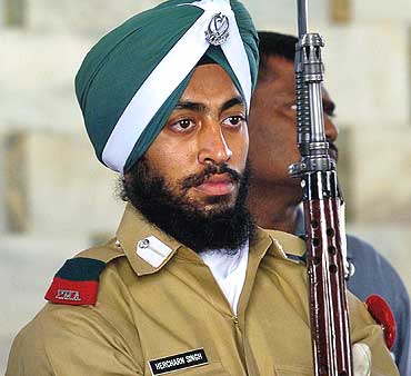 hercharn_singh_pak_army_20080616.jpg