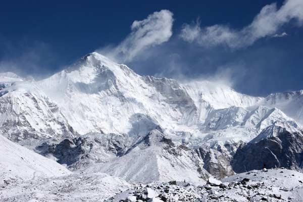 highest-himalayan-mountain-cho-oyu-6-100809-02.jpg