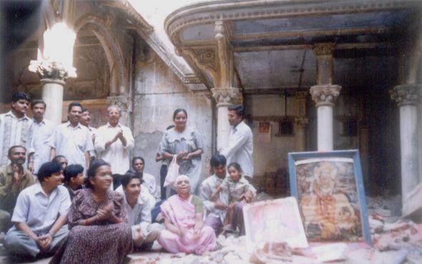 Hindus_occupy_gujarat_shrine_1138289f.jpg