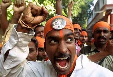 hindutva_khilnani_mob_on_rampage457.JPG