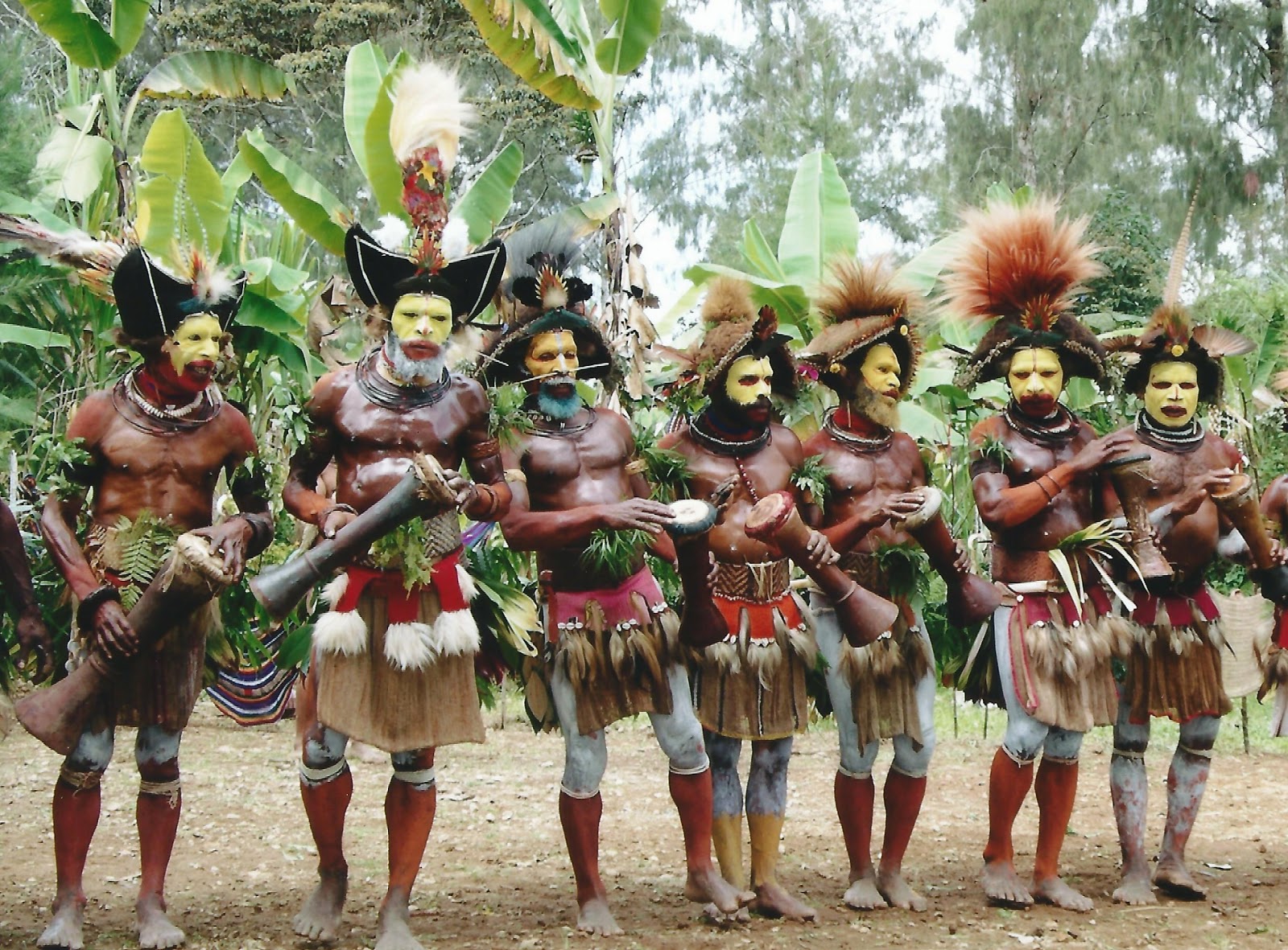 Huli-dancers-Tari-Papua-New-Guinea.jpg