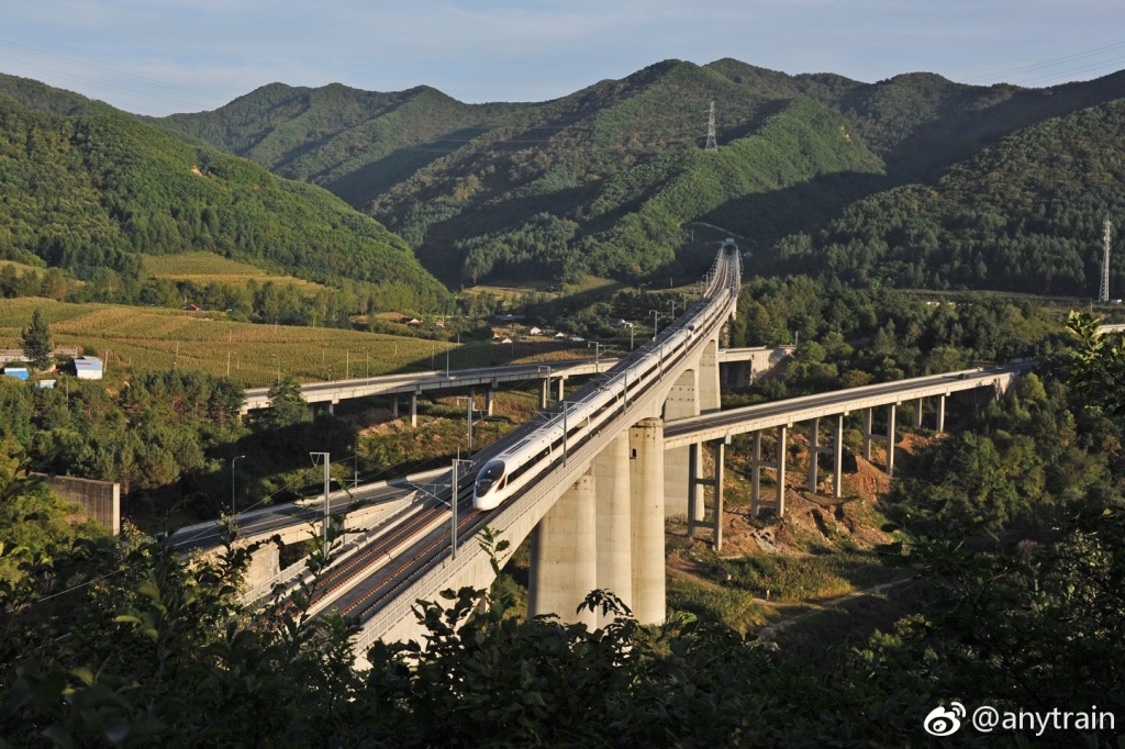 沈丹线，凤城附近小拍，HXN3拉客车，复兴号G3963.jpg