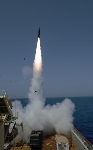 IAI-LORA-Ballistic-Missile-Firing-Trial1-300x480.jpg