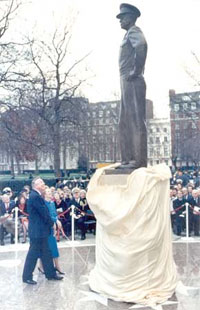 ike-statue-london.jpg