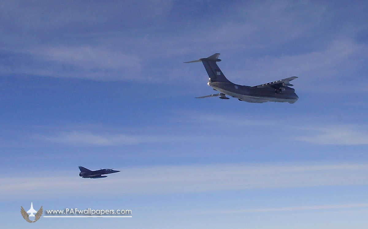 il-78_multirole_tanker_transport_mirage_refuel_01.jpg