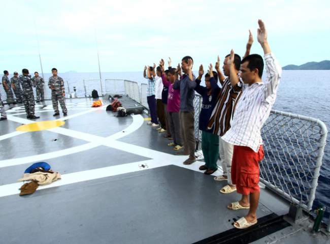 illegalfishingboat-3.jpg