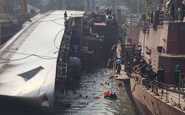 INDIA SHIP CAPSIZE  ins-betwa-story_647_120616021009.jpg