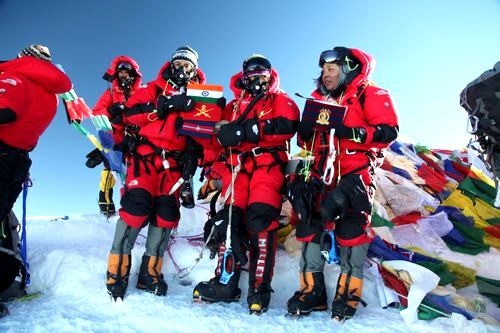 indian-army-women-at-mt-everest.jpg