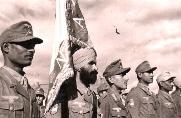 Indian-legion-soldeirs-with-the-Azad-Hind-Flag.jpg