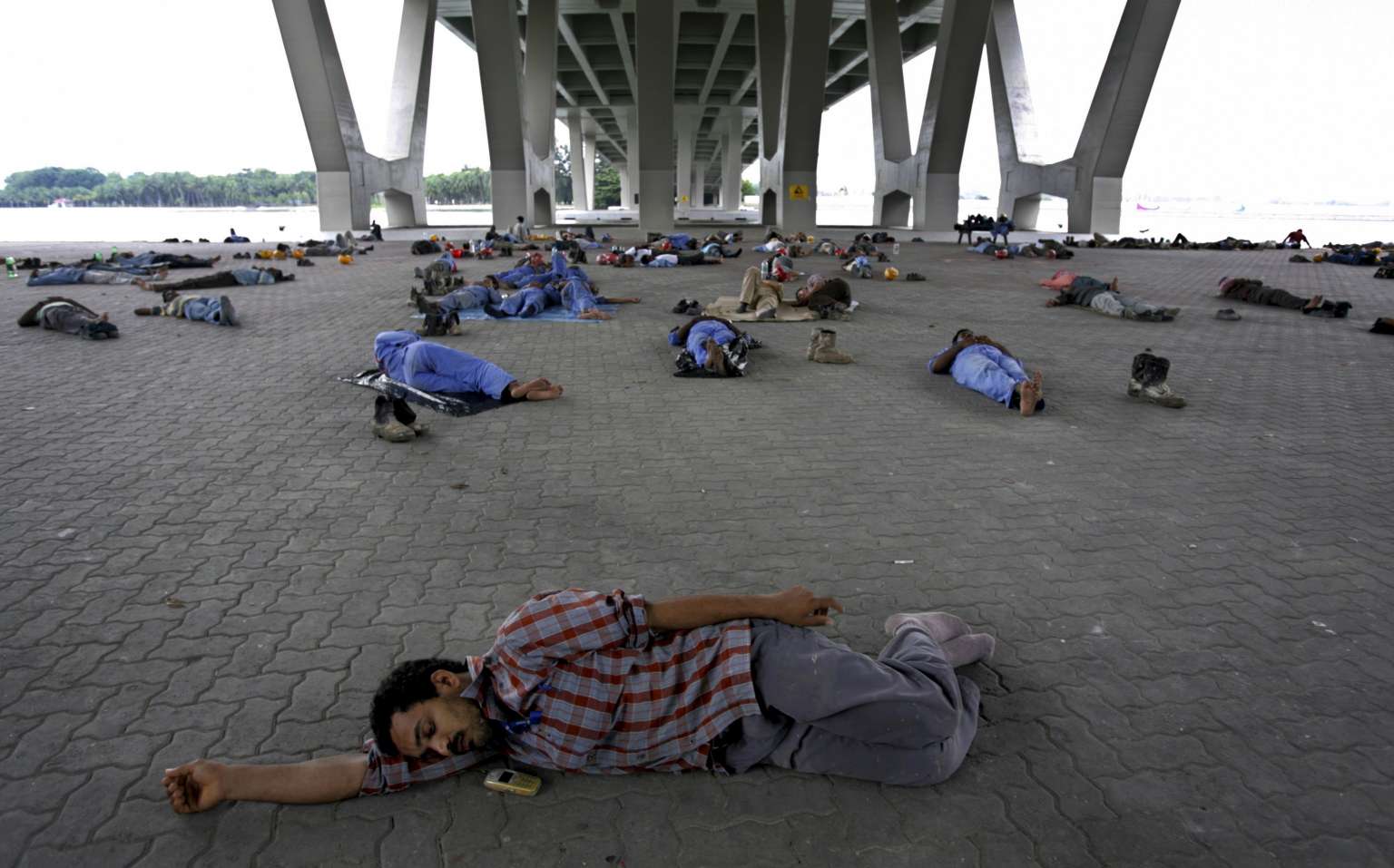 Indian Workers Sleep.jpg