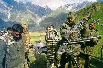 INDIAN_ARMY_CAPTURES_AMMUNATION_FROM_PAKISTAN.jpg
