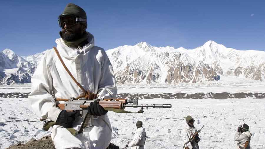 Indian_Army_troops_guarding_siachen.jpg