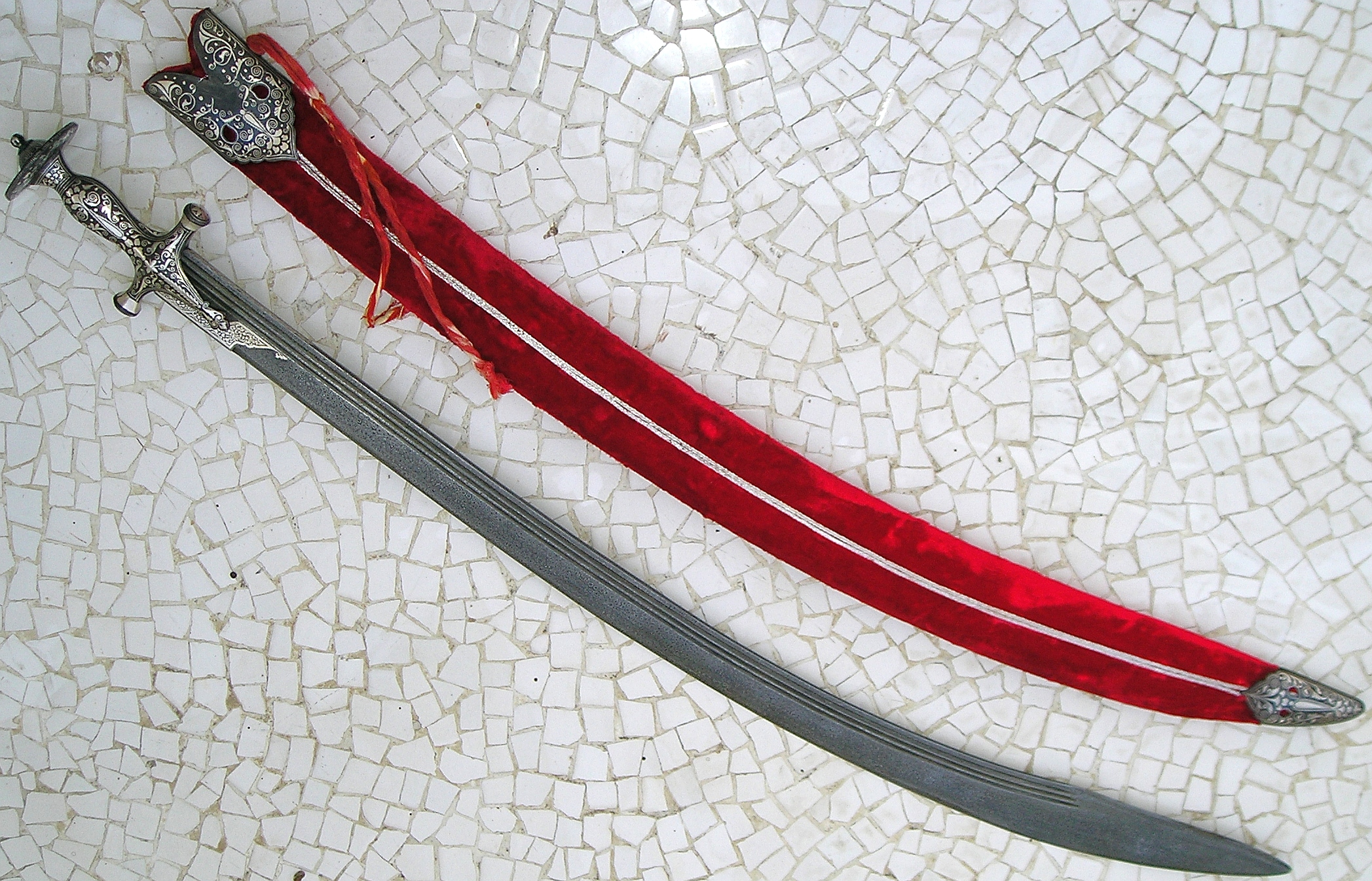 Indian_tulwar_-_talwar_sword.jpg