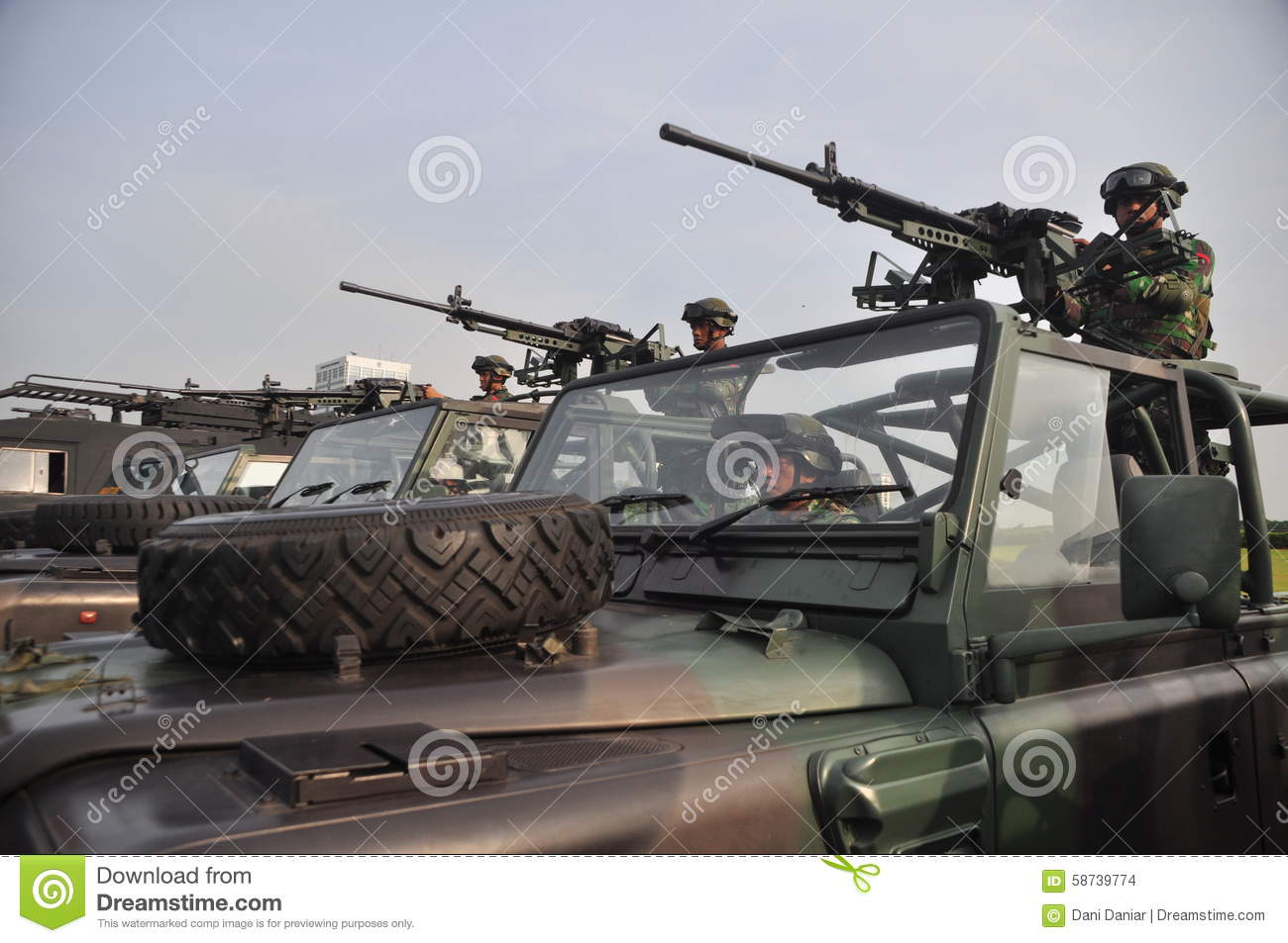 indonesian-army-militer-vehicle-58739774.jpg