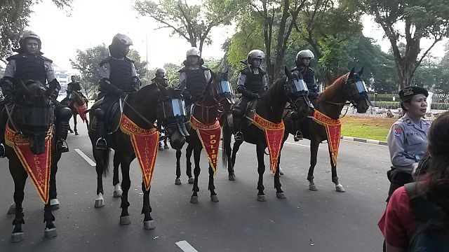 Indonesian_mounted_police.jpg