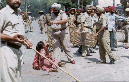 insp-harbhjan-singh-now-dsp-kicking-an-old-woman-khanpurnear-kharardistrict-ropar.jpg