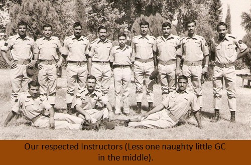 Instructors-at-Para-Training-School-Peshawar-in-1974.jpg