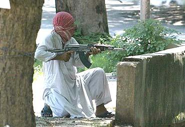 islamabad_lal_masjid_clashes_15_070703.jpg