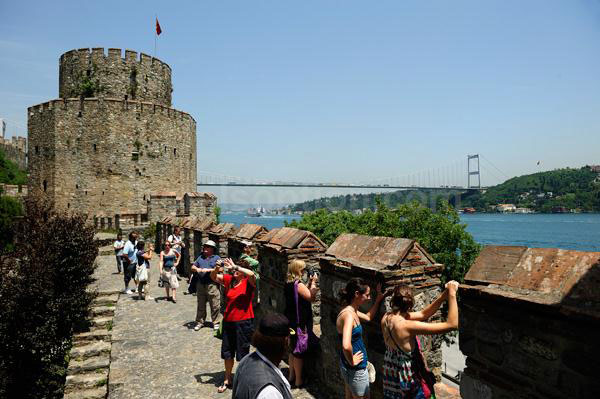 Istanbu-Sightseeing-Cruises-Bosphorus-Dolmabahce-Palace7.jpg