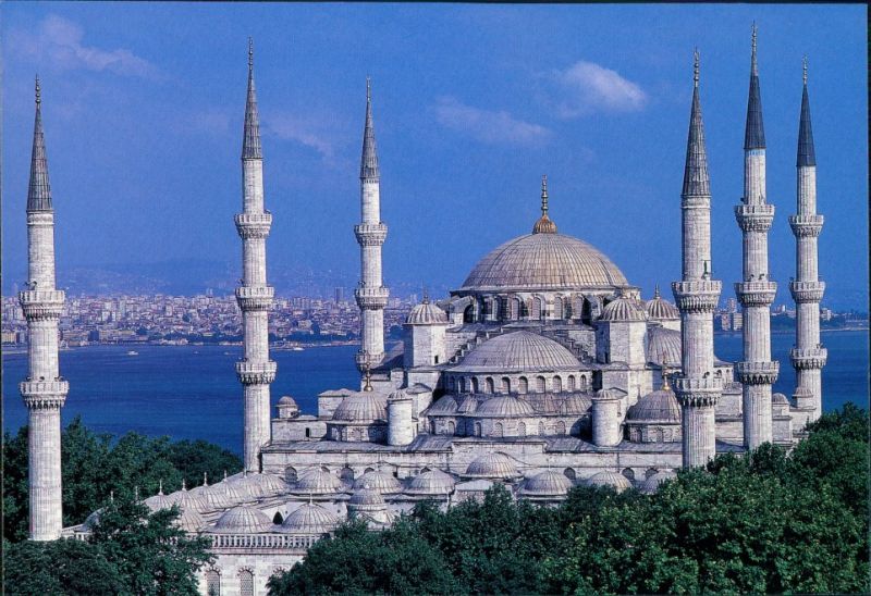Istanbul-Constantinople-Sultan-Ahmet-Camii-Sultan-Ahmed-Moschee-2004.jpg