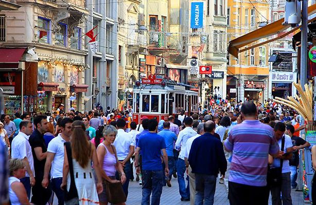 Istiklal_caddesi_Beyoglu.jpg