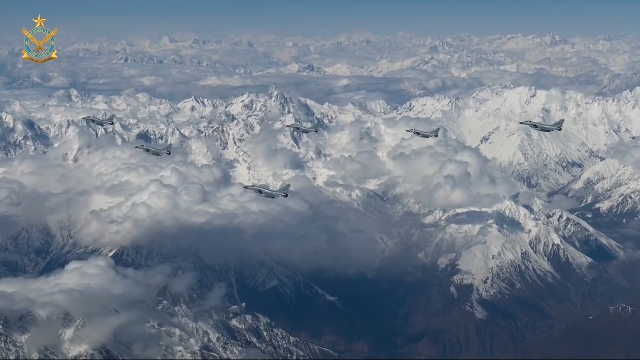 J-10 flying in Pakistan while entering into Pakistan Airspace for the first time[0].jpg