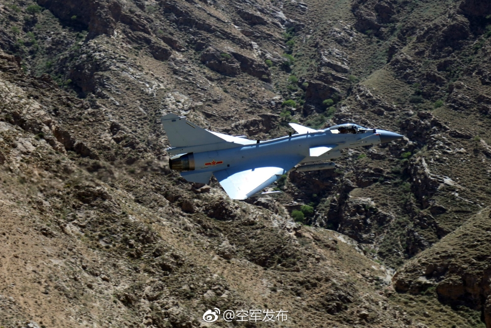 J-10C + targeting pod - Mach loop Chinese style xs.jpg