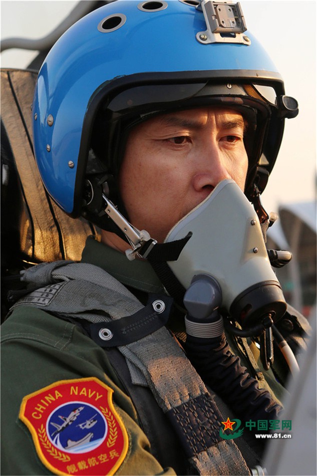 J-15 training - 7 badge Dai Mingmeng.jpg