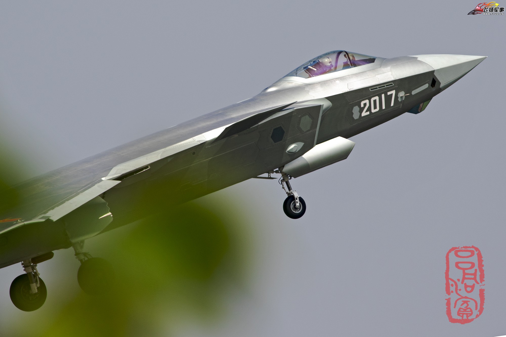 J-20 2017 take off front.jpg