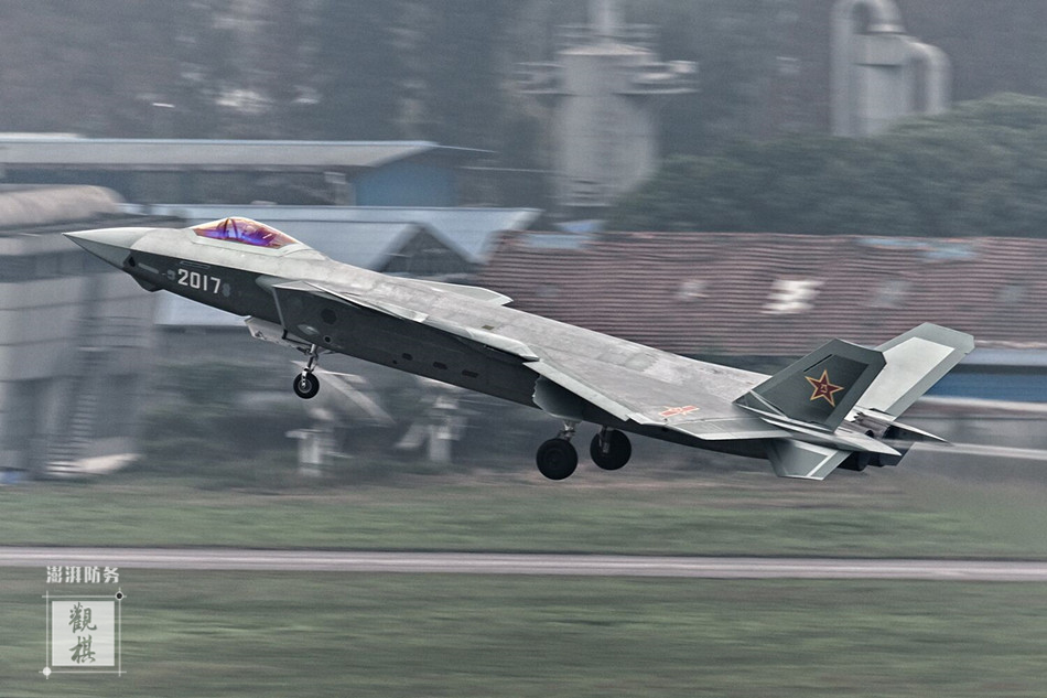 J-20 2017 take off.jpg