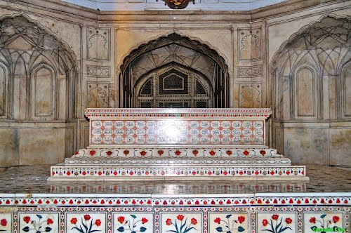 jahangir-tomb-sha-dara.jpg