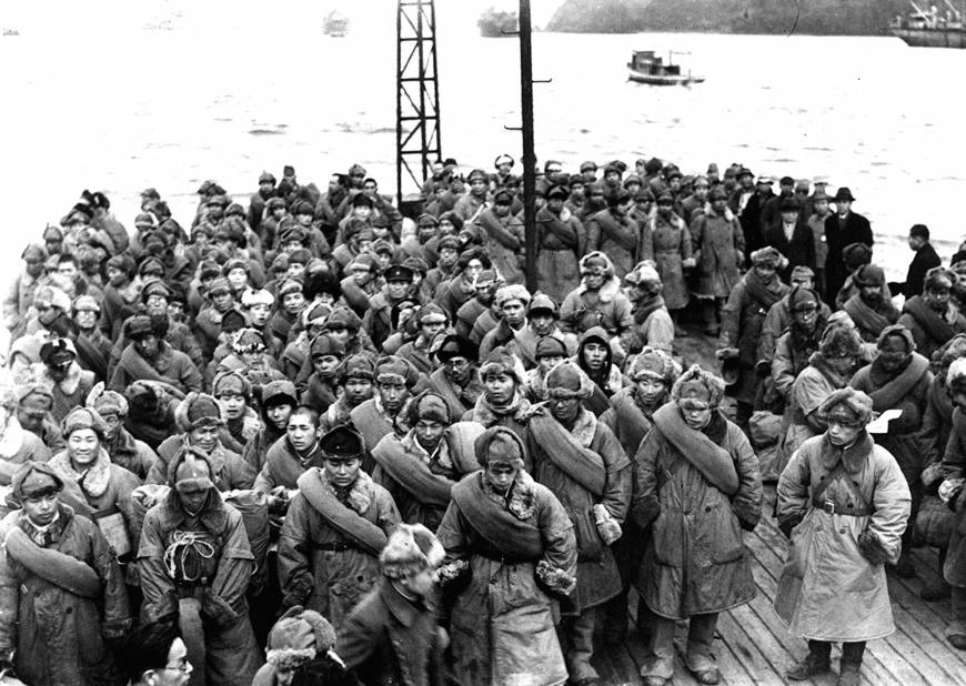 Japanese_Soldiers_Returning_from_Siberia_1946.jpg