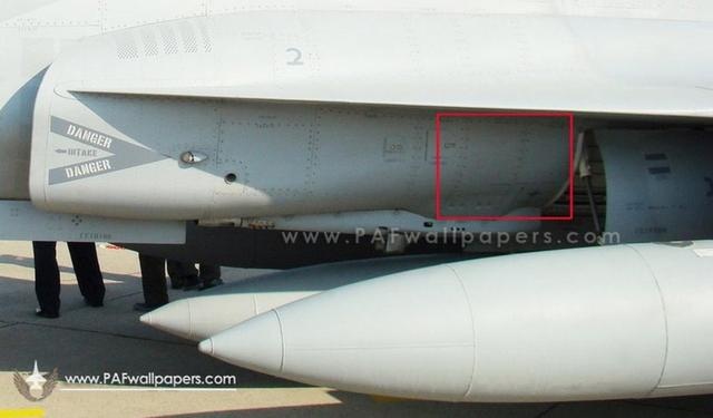 JF-17 luggage compartment-1.jpeg
