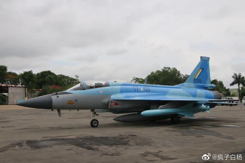 JF-17 Thunder 17-03.jpg