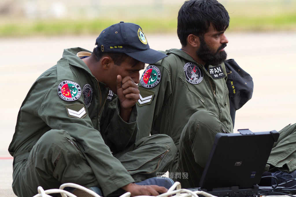 jf-17_thunder_avionics_tool_kit_laptop.jpg