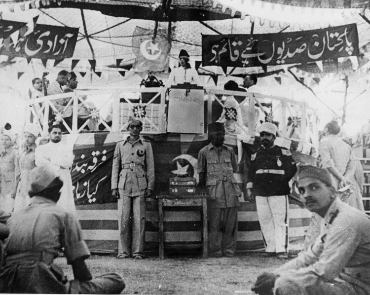 Jinnah with banner.jpg