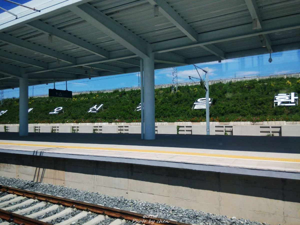 东北最美的高铁-有特色的延吉西站 众多的朝鲜族.jpg